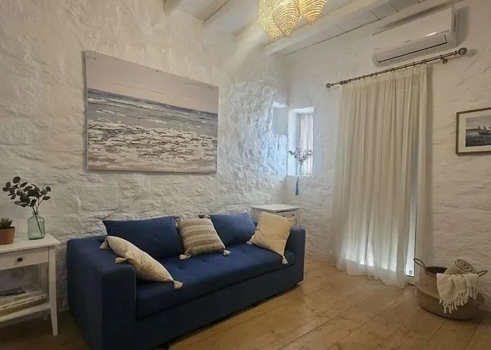 Stunning Sea-view W Access To Shared Pools