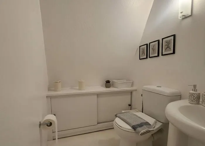 Stunning Sea-view W Access To Shared Pools *